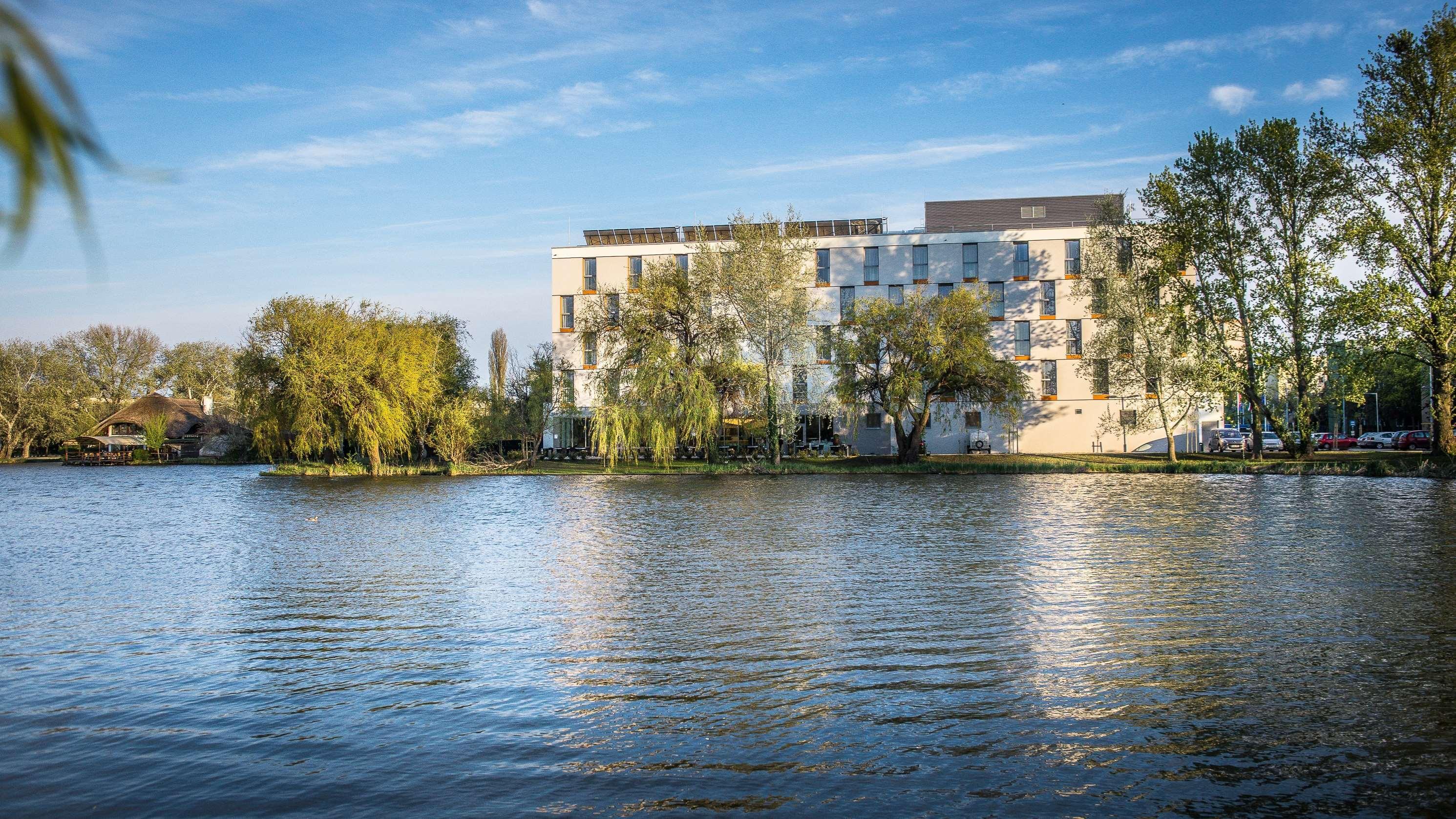 Székesfehérvár Best Western Plus Lakeside Hotel מראה חיצוני תמונה