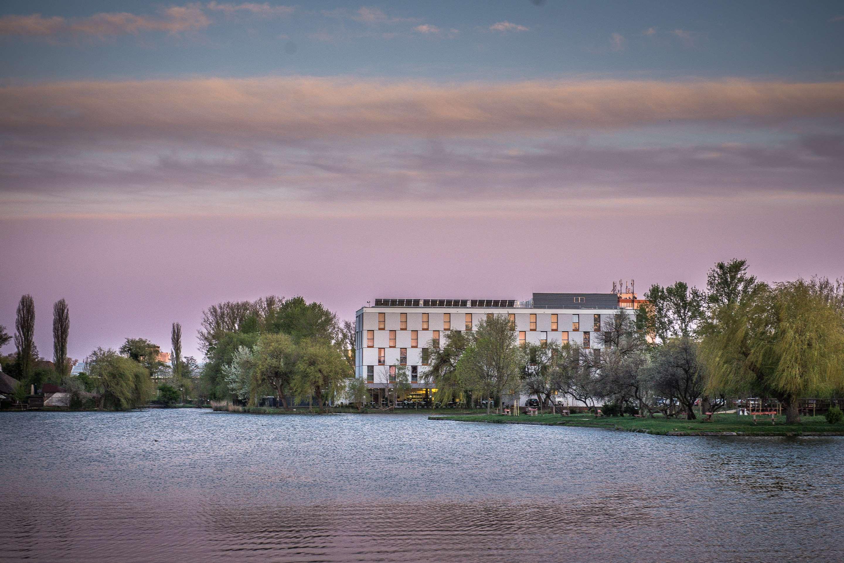 Székesfehérvár Best Western Plus Lakeside Hotel מראה חיצוני תמונה