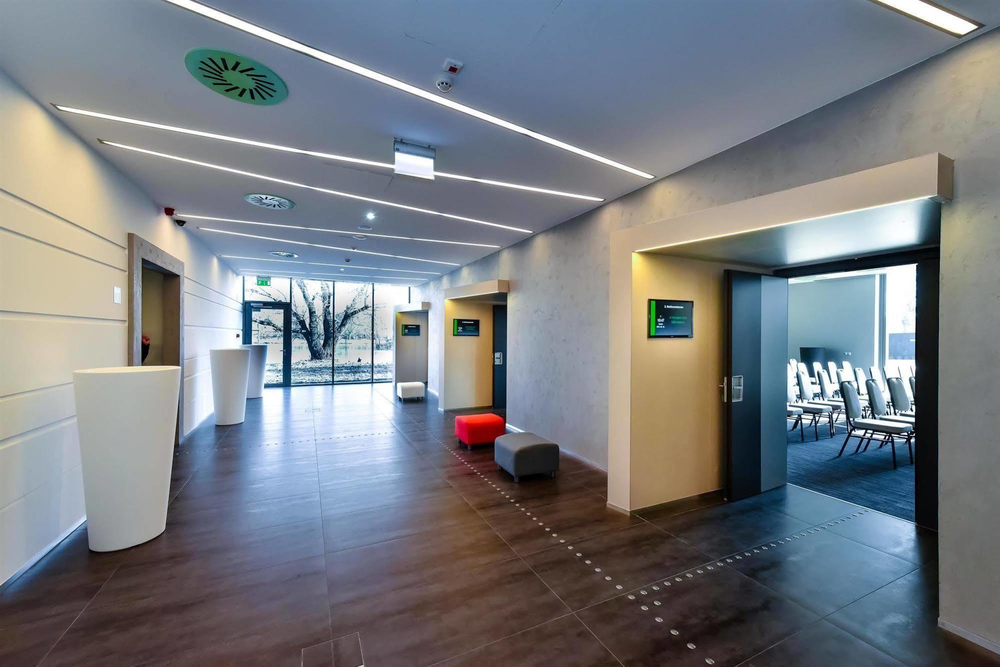 Székesfehérvár Best Western Plus Lakeside Hotel מראה חיצוני תמונה